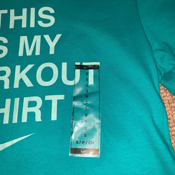 Women’s blue nike workout shirt - Picture 4 of 5